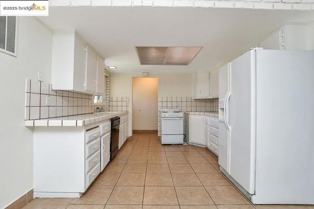 3026 El Monte Ct, Antioch CA: https://media.crmls.org/mediaz/368d6eeb-0e81-4c61-ab9c-b7e84d4e2594.jpg