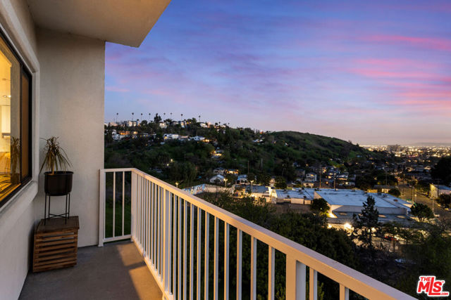 3750 Roberta Street, Los Angeles CA: https://media.crmls.org/mediaz/368d7b30-fe90-47a1-bffb-77eecad6f184.jpg