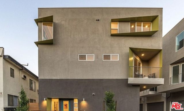 1246 1/2 Gordon Street, Los Angeles CA: https://media.crmls.org/mediaz/368e066e-4fac-458c-a3f3-820fa9d2f6d5.jpg