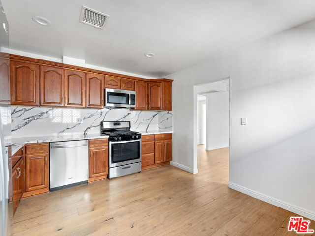 1652 Talmadge Street, Los Angeles CA: https://media.crmls.org/mediaz/368e0de6-bb3b-4f82-bbe1-e3becaa7f52a.jpg