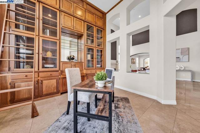 48912 Crown Ridge Cmn, Fremont CA: https://media.crmls.org/mediaz/368e12ab-03e2-4269-ac9e-a0b87e5a4122.jpg