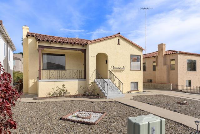 Detail Gallery Image 3 of 47 For 3040 Byron St, San Diego,  CA 92106 - 6 Beds | 2 Baths