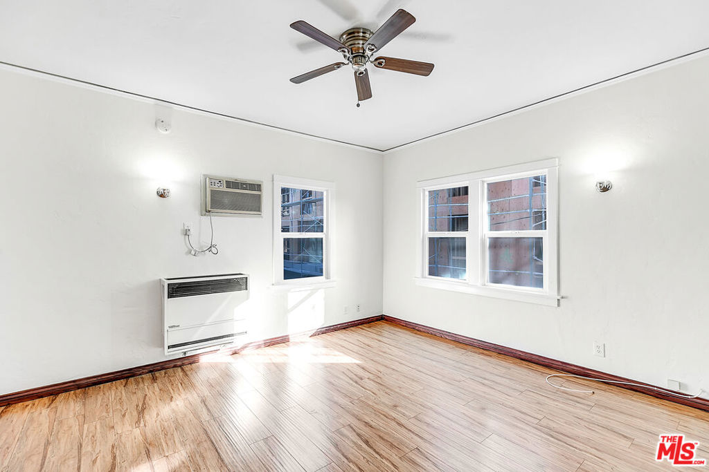 1/4 N Harvard Boulevard