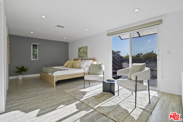 5549 Onacrest Drive, Los Angeles CA: https://media.crmls.org/mediaz/368e5d87-9b9c-4f36-a440-5d60d143bd82.jpg