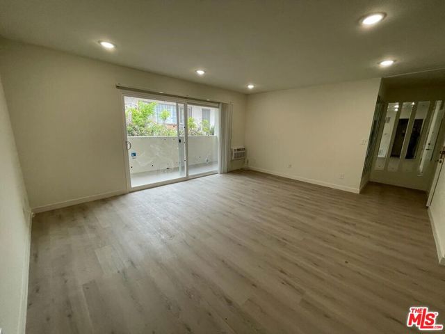553 N Flores Street, West Hollywood CA: https://media.crmls.org/mediaz/368e8c86-5e49-4db0-82df-e43138e8d070.jpg