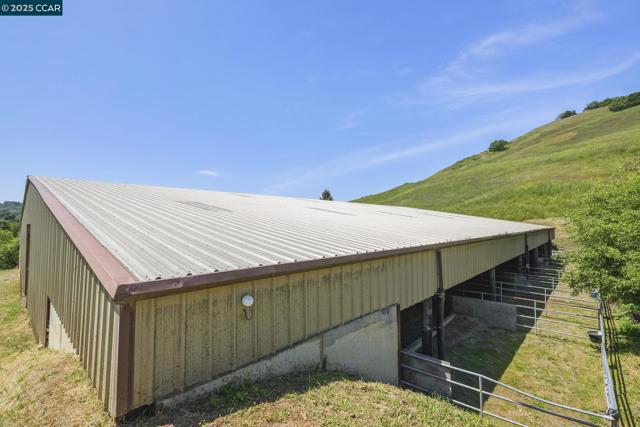 2251 Rancho Del Lago Rd, Martinez CA: https://media.crmls.org/mediaz/368ebf14-1008-43de-b634-5a974f36291c.jpg