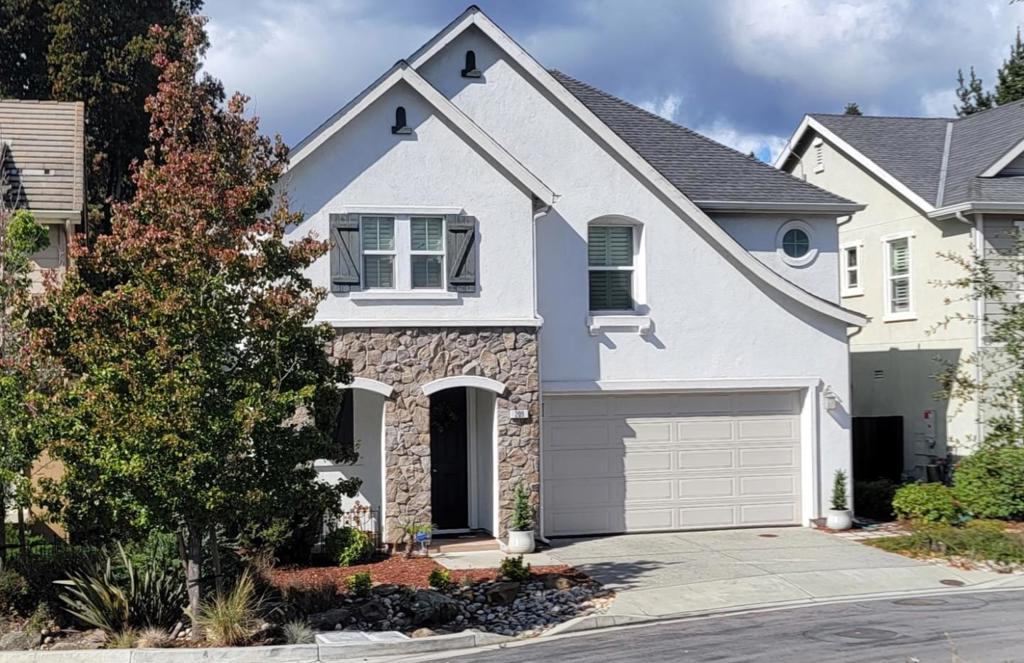 209 Fieldcrest Lane