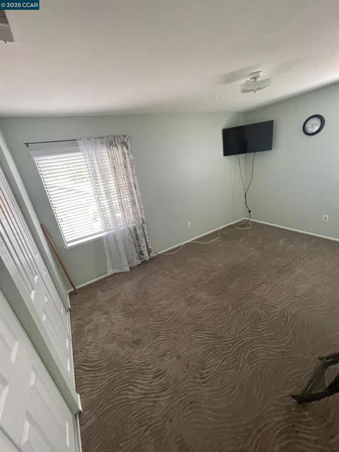1 Bluff Ct, Hercules CA: https://media.crmls.org/mediaz/3690025f-6d2f-4a71-b444-c4705bdc637d.jpg
