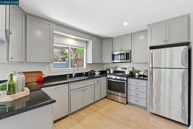 198 Pulido Rd, Danville CA: https://media.crmls.org/mediaz/36900a03-b56f-4613-b0d2-8087be8e23d8.jpg