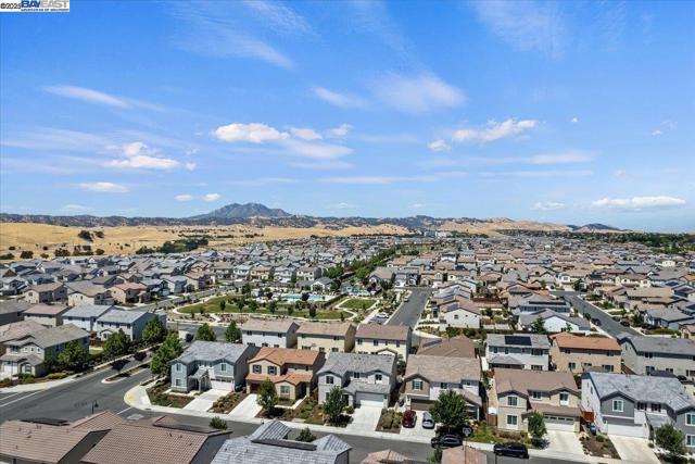5352 Guenoc Valley Ln, Antioch CA: https://media.crmls.org/mediaz/36904e14-fae7-4681-9648-5ec4cd6f9bac.jpg