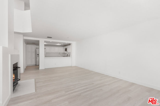 4240 Lost Hills Road, Calabasas CA: https://media.crmls.org/mediaz/3690c442-16a4-4c05-b0e1-0530c14076c5.jpg