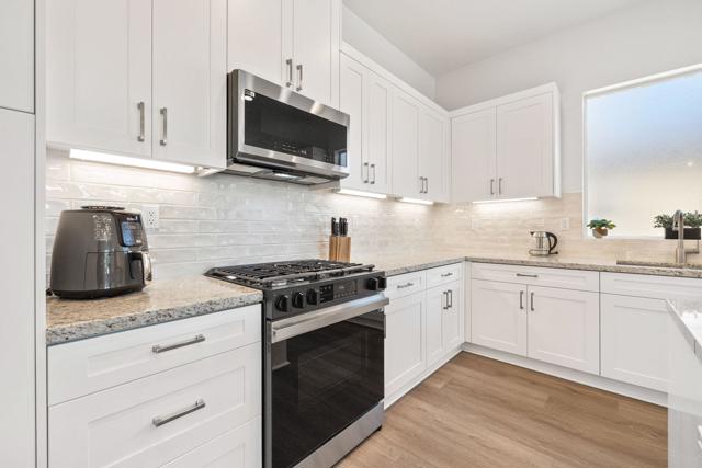 48406 Hepburn Drive, Indio CA: https://media.crmls.org/mediaz/369110ac-c52f-4c2a-9d2d-db5472b13382.jpg