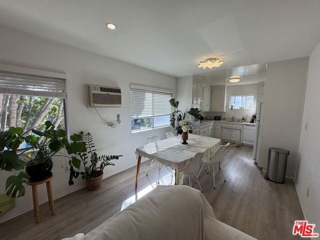 2803 Arizona Avenue, Santa Monica CA: https://media.crmls.org/mediaz/369175e9-097e-4727-887f-b904a9e7e92e.jpg