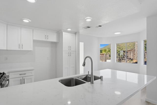 Detail Gallery Image 18 of 52 For 14493 Corte Lampara, San Diego,  CA 92129 - 3 Beds | 2/1 Baths