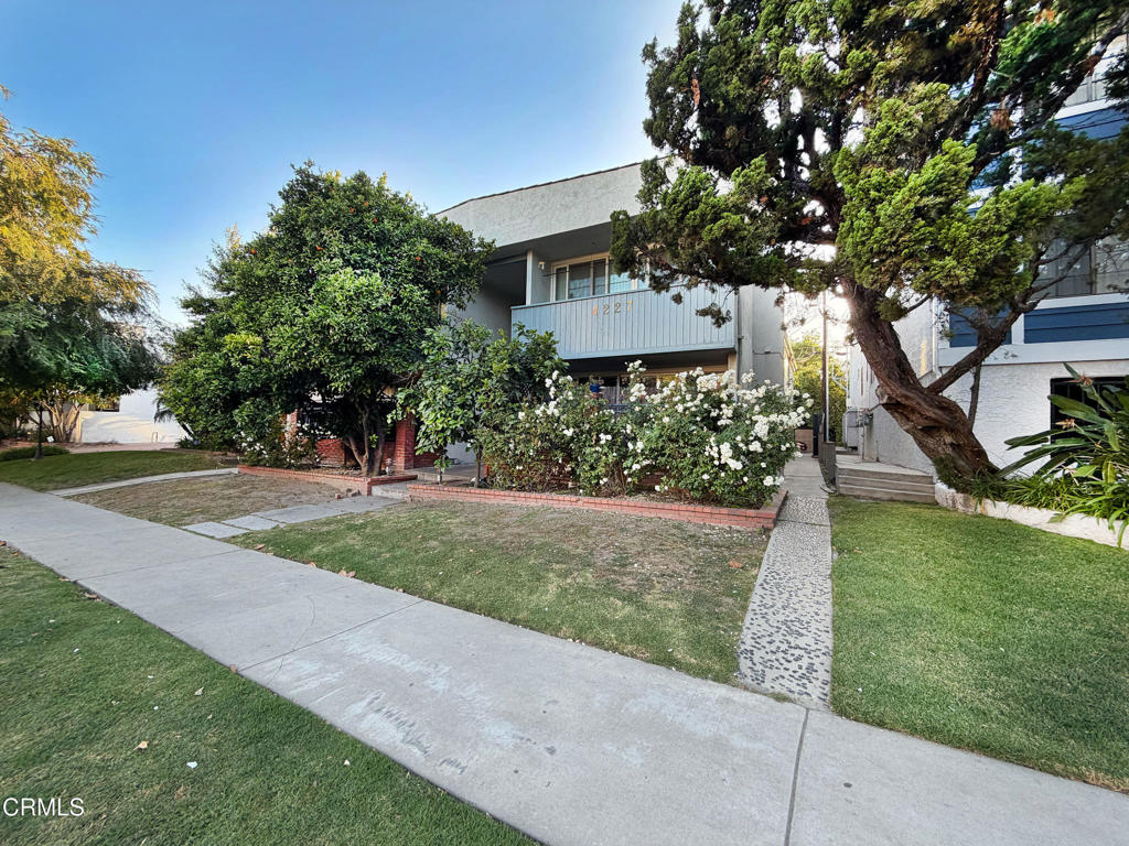 Quadruplex at 4227 Whitsett Avenue