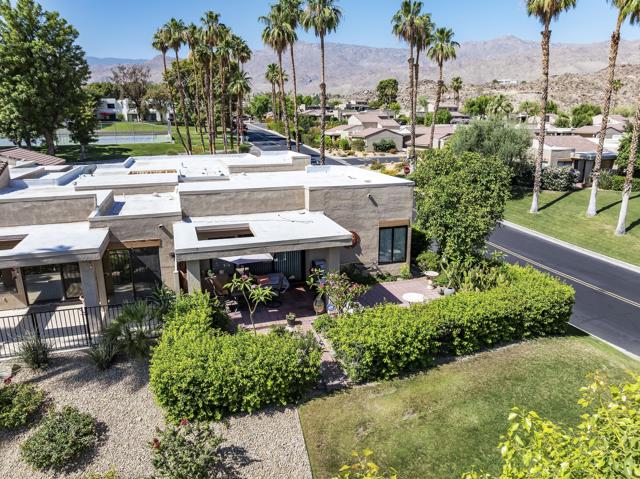 72416 Sommerset Drive, Palm Desert CA: https://media.crmls.org/mediaz/36931e18-d178-41f9-99ab-a5cf20963969.jpg