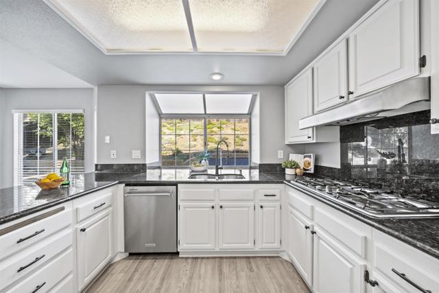 Detail Gallery Image 22 of 47 For 1131 Foxboro Ave, Chula Vista,  CA 91911 - 4 Beds | 2/1 Baths