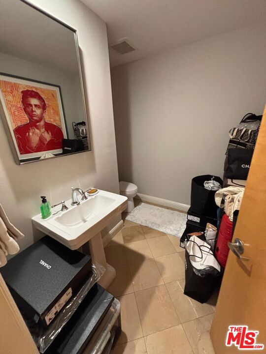 1521 Greenfield Avenue, Los Angeles CA: https://media.crmls.org/mediaz/369365e9-09f1-45ab-a322-5e768baad4d2.jpg