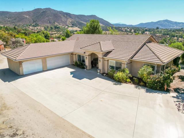40487 Rock Mountain Drive, Fallbrook CA: https://media.crmls.org/mediaz/3693885d-0ac5-4182-8b6d-fb1eb28772d8.jpg