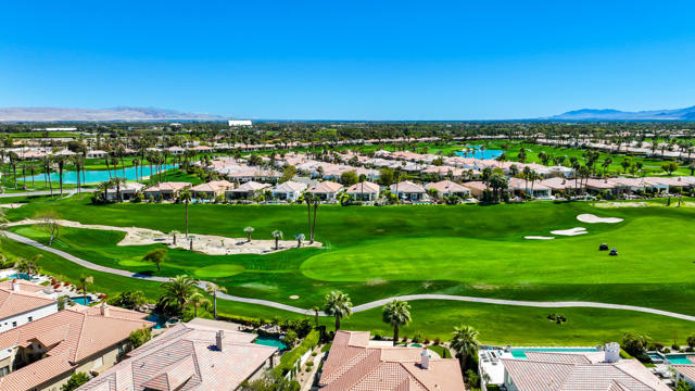 80360 Via Valerosa, La Quinta CA: https://media.crmls.org/mediaz/3693bf3d-78ba-4ad9-a1c4-f4e7c4088c79.jpg