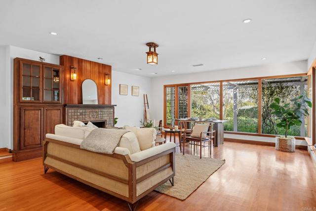 Detail Gallery Image 5 of 61 For 9110 Brier Rd, La Mesa,  CA 91942 - 4 Beds | 4 Baths