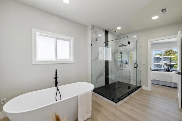 252 Euclid Avenue, Oakland CA: https://media.crmls.org/mediaz/36952326-ab81-4bfc-a367-cb6159b1e4a7.jpg