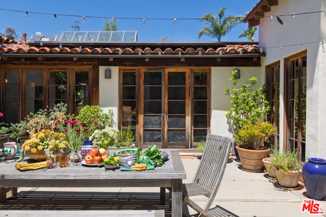 350 N Cliffwood Avenue, Los Angeles CA: https://media.crmls.org/mediaz/369525e2-b3ac-4954-8f56-d6581107cc4b.jpg