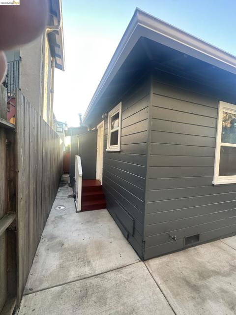 Image 14 of 40 For 1075 47th St