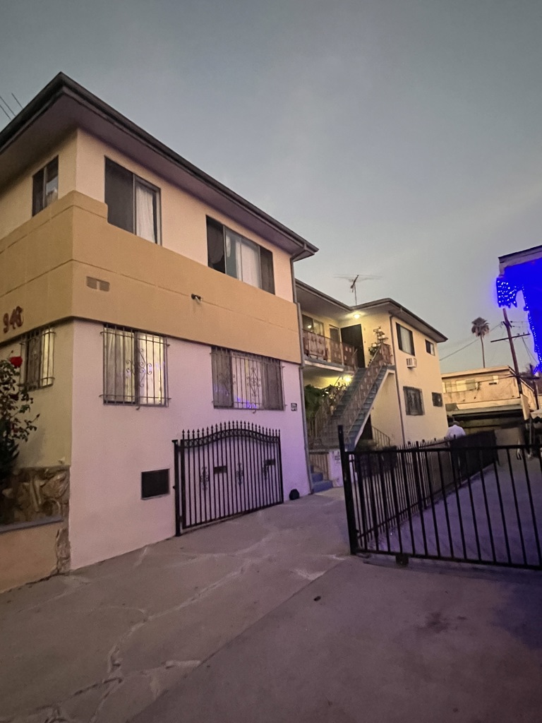 946 S Kingsley Drive #3