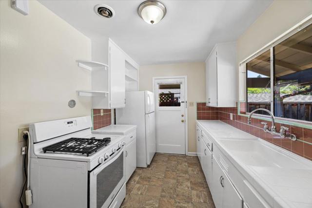 440 Rutherford Avenue, Redwood City CA: https://media.crmls.org/mediaz/3696770a-0e74-44df-9ecd-b94065c919ce.jpg