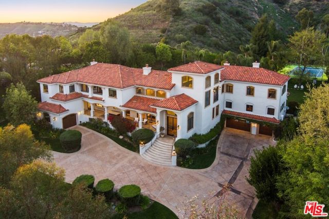 23593 Park South Street, Calabasas CA: https://media.crmls.org/mediaz/369714b8-b4ac-494e-85ca-f20c1169d9c4.jpg