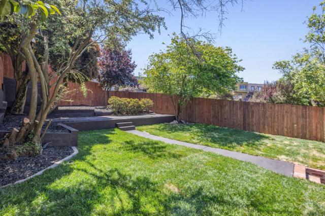 260 Curtis Street, San Francisco CA: https://media.crmls.org/mediaz/3697150c-7f8d-41f6-a953-2d576be585ae.jpg