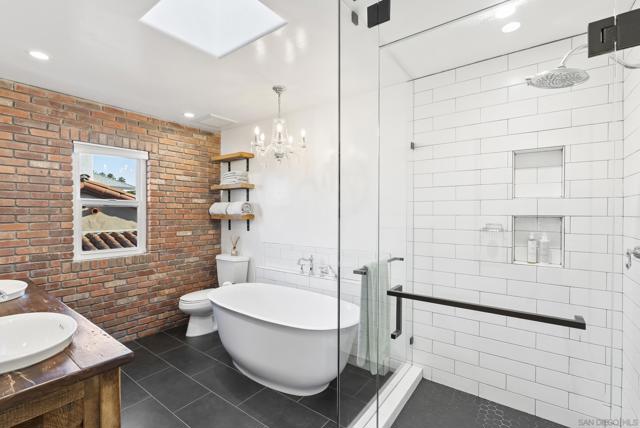 4474 Niagara Ave, San Diego CA: https://media.crmls.org/mediaz/369817aa-e42a-4fa0-8355-e394f4a4a9bc.jpg