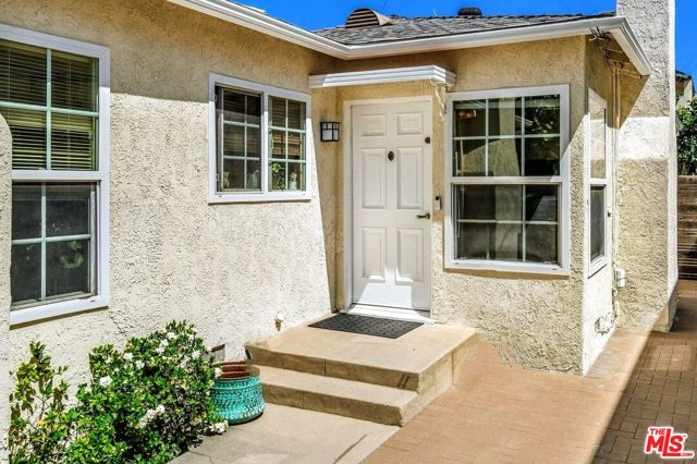 11245 Huston Street, North Hollywood CA: https://media.crmls.org/mediaz/369896d4-ca33-4cda-8b74-8f6c59903061.jpg