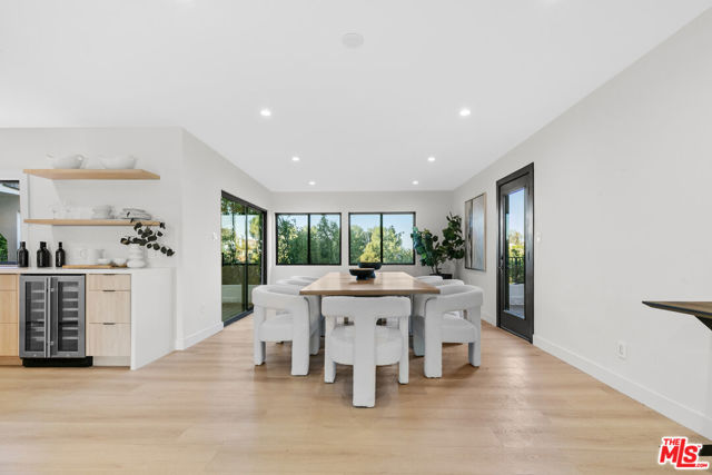 5132 Escobedo Drive, Woodland Hills CA: https://media.crmls.org/mediaz/3698fdd7-5be8-4dbe-91fe-3ab3e52ba6b0.jpg