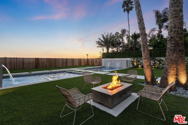 938 -940 Palisades Beach Road, Santa Monica CA: https://media.crmls.org/mediaz/36994964-d308-4c6a-ace5-5dbe9b1226df.jpg