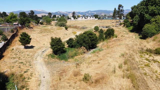11 Hill Circle, Salinas CA: https://media.crmls.org/mediaz/369a8261-041d-4a09-ac09-3263f6c4aefa.jpg