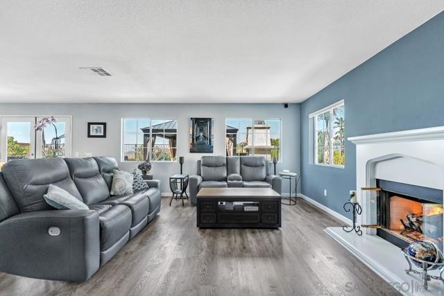 4252 Alta Vista Court, Oceanside CA: https://media.crmls.org/mediaz/369b7f76-916d-4595-a948-e92687dc3e80.jpg