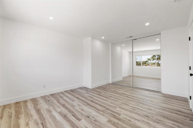 2537 Davis Ave, Carlsbad CA: https://media.crmls.org/mediaz/369bf3d9-1a54-44bd-a0ca-79e553abf9ca.jpg