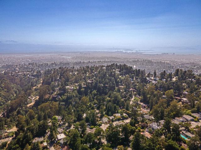 6827 Ridgewood Drive, Oakland CA: https://media.crmls.org/mediaz/369bf8ee-3a2c-4763-8219-19a3c8f02e57.jpg