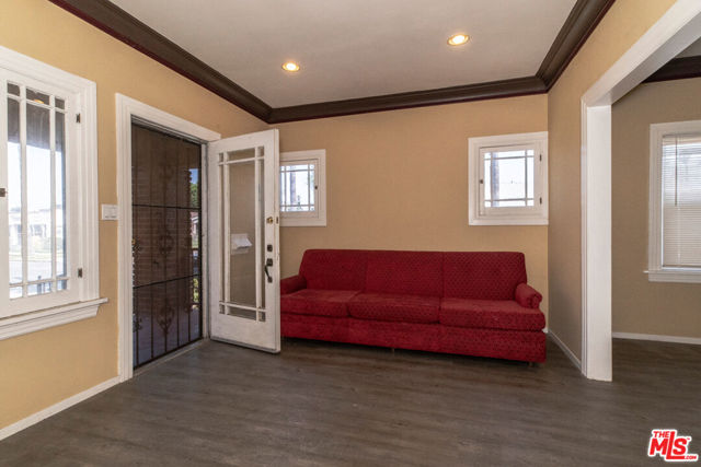 5700 Cimarron Street, Los Angeles CA: https://media.crmls.org/mediaz/369c7f56-2df6-48ab-a778-e1b9f7fd1b97.jpg