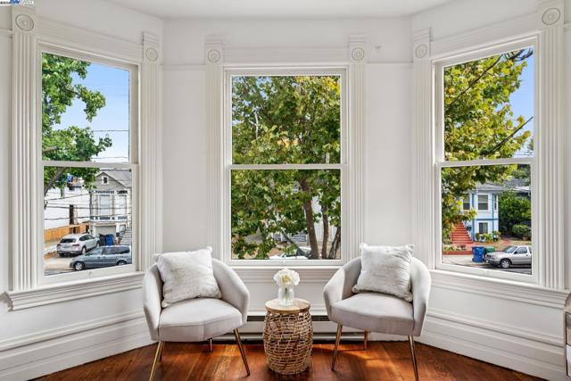2120 Encinal Ave, Alameda CA: https://media.crmls.org/mediaz/369cd356-8718-4a3c-b6e4-4e6bd36f0ab3.jpg