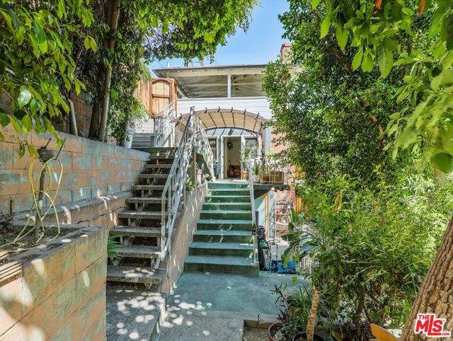 6921 Paseo Del Serra Drive, Los Angeles CA: https://media.crmls.org/mediaz/369cd680-5ad6-4058-b8a8-5b867a727ed9.jpg