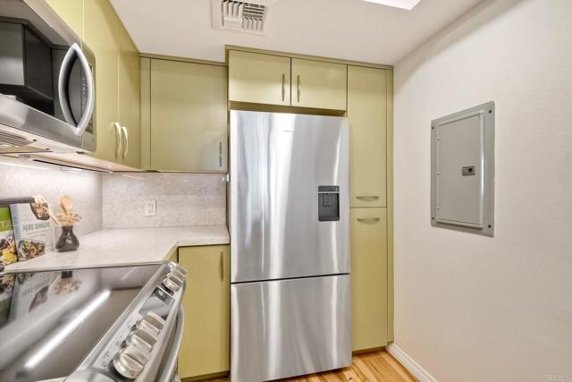 2400 5th Avenue, San Diego CA: https://media.crmls.org/mediaz/369cf5e8-d7d4-42a3-a011-7908d775d132.jpg
