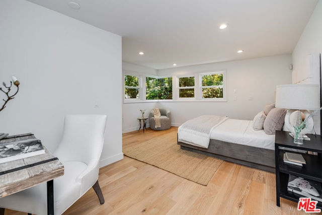 1177 Loma Linda Drive, Beverly Hills CA: https://media.crmls.org/mediaz/369d06aa-f0b1-4acc-a44f-a97739f7b363.jpg