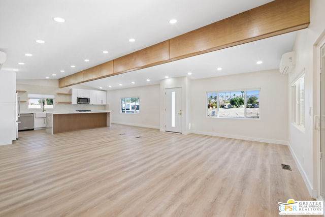 35211 Bandana Circle, Thousand Palms CA: https://media.crmls.org/mediaz/369d5a35-0f9e-4738-b8f4-c7380598d641.jpg