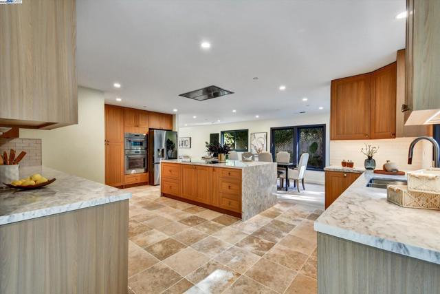 148 Auburn St, San Rafael CA: https://media.crmls.org/mediaz/369dad91-66b5-4e45-b1a5-2f746cc54289.jpg