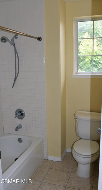 2324 Solway Court, Thousand Oaks CA: https://media.crmls.org/mediaz/369e9474-e7ba-40eb-8a75-7a4445372877.jpg