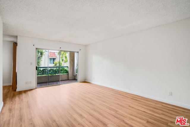 18307 Burbank Boulevard, Tarzana CA: https://media.crmls.org/mediaz/369ea39f-3ae9-4179-88bb-f1992afb7f01.jpg