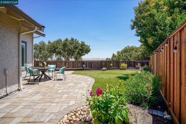 2132 Rock Pass Pl, Martinez CA: https://media.crmls.org/mediaz/369ecc73-a951-4b32-b752-60bf165a941a.jpg
